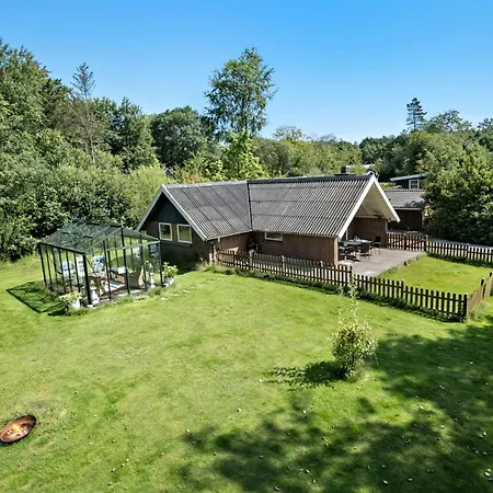 Holiday home Amazing In With Kitchen